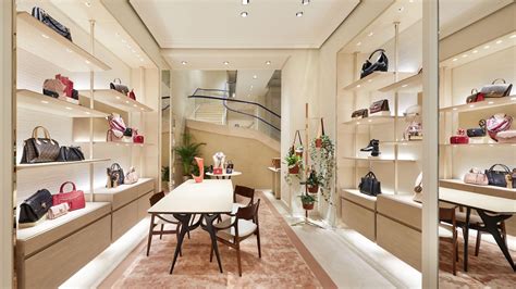 louis vuitton firenze orari apertura|Louis Vuitton Firenze Store in Firenze, Italy .